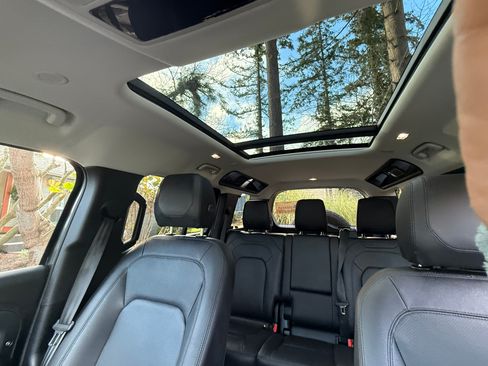 Used 2024 Land Rover Defender 110 S image 5