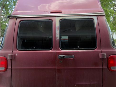 Used 1998 Dodge B3500 RWD image 17