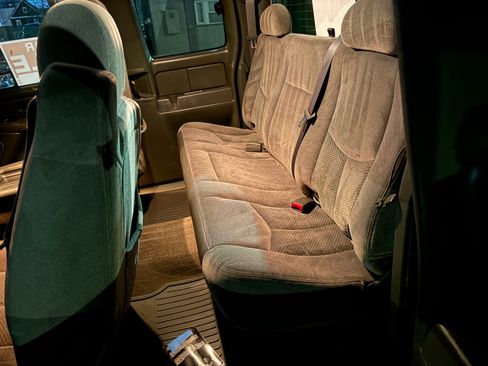 Used 2006 Chevrolet Silverado 2500 LT w/ Heavy-Duty Power Package image 10