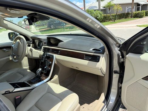 Used 2013 Volvo XC70 3.2 image 13