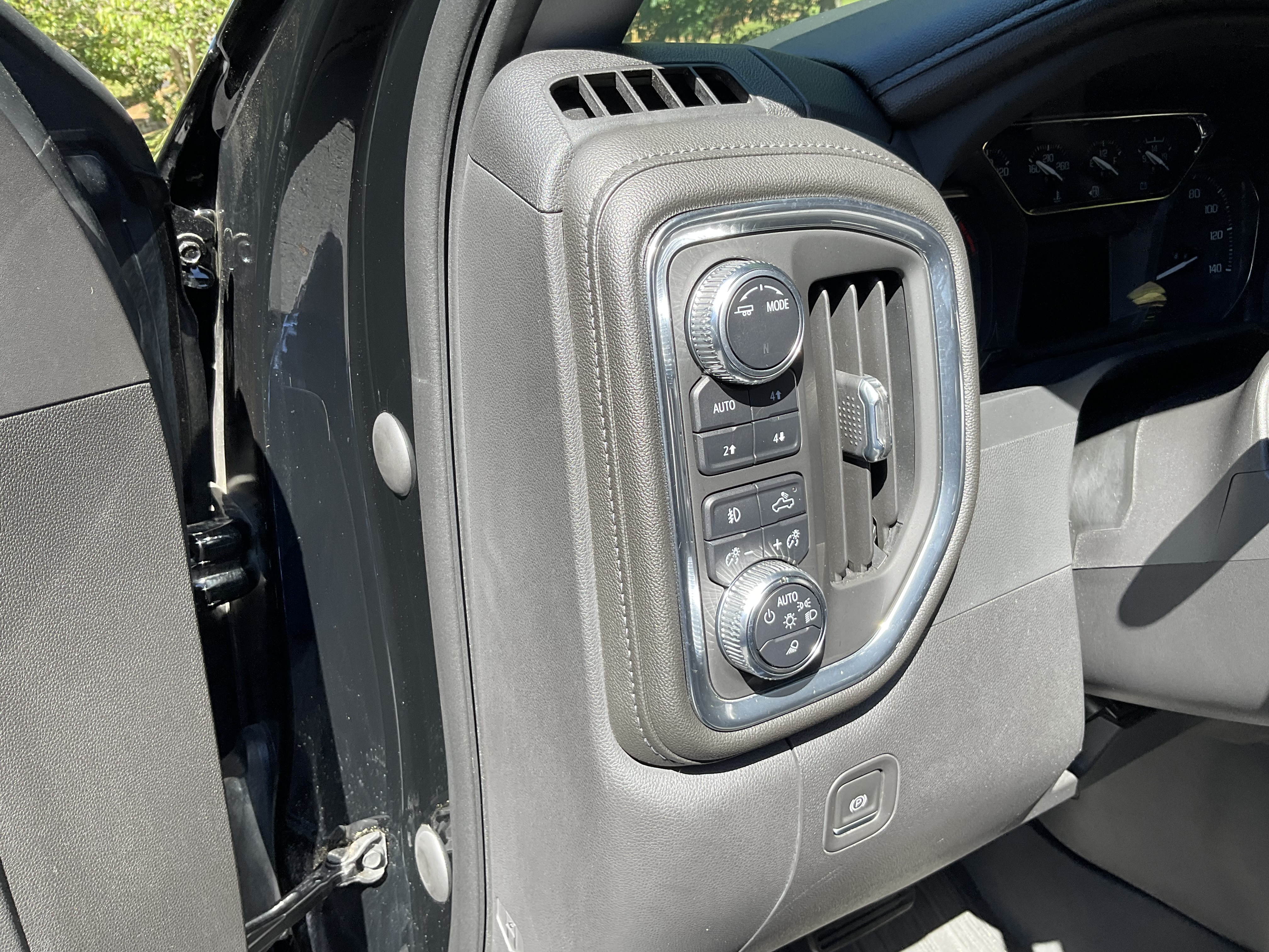 Used 2022 GMC Sierra 1500 SLT w/ SLT Premium Plus Package AWD/4WD image 8