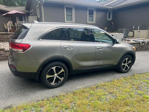 Used 2018 Kia Sorento EX image 8