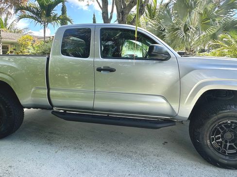 Used 2023 Toyota Tacoma SR RWD image 2