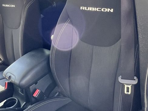 Used 2017 Jeep Wrangler Unlimited Rubicon w/ Connectivity Group image 15