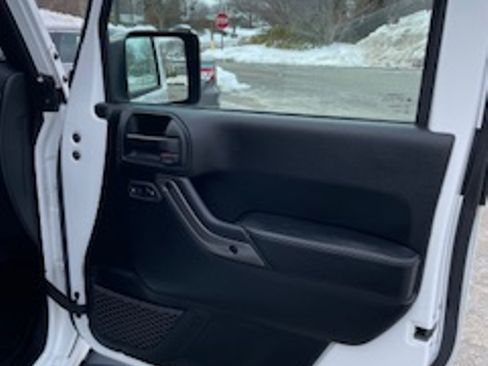 Used 2018 Jeep Wrangler Unlimited Sahara image 19