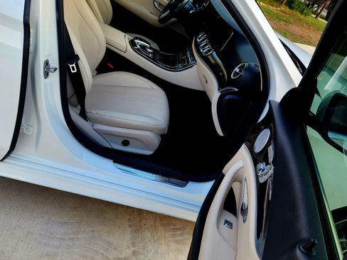 Used 2020 Mercedes-Benz E 350 Sedan image 16