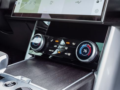 Used 2023 Land Rover Range Rover SE image 24