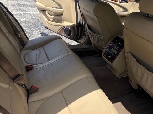 Used 2005 Jaguar XJ8 RWD image 17