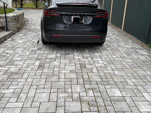 Used 2023 Tesla Model X AWD/4WD image 5