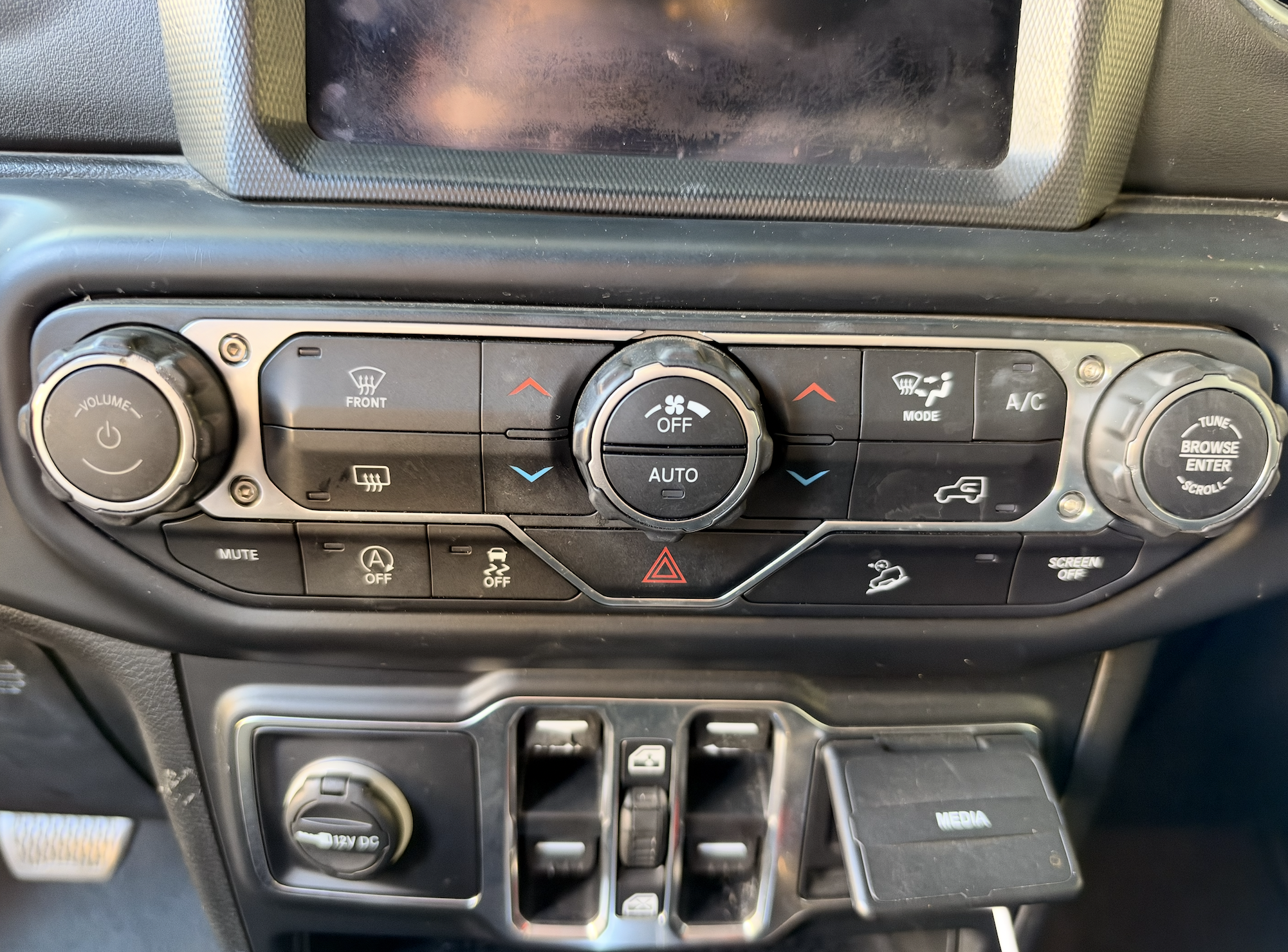 Used 2019 Jeep Wrangler Unlimited Sahara AWD/4WD image 20