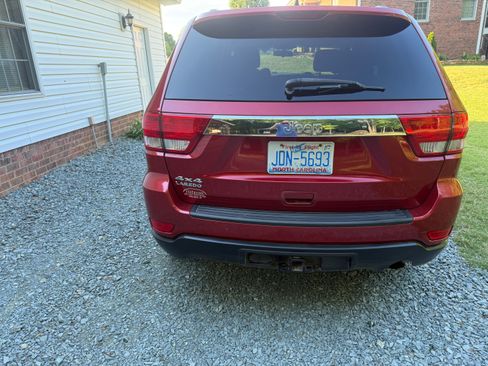 Used 2011 Jeep Grand Cherokee Laredo w/ Trailer Tow Group AWD/4WD image 6