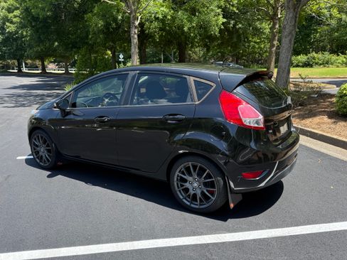 Used 2014 Ford Fiesta SE FWD image 2