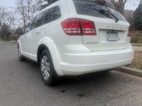 Used 2019 Dodge Journey SE image 5