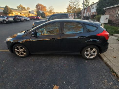 Used 2014 Ford Focus SE w/ SE Winter Package image 4