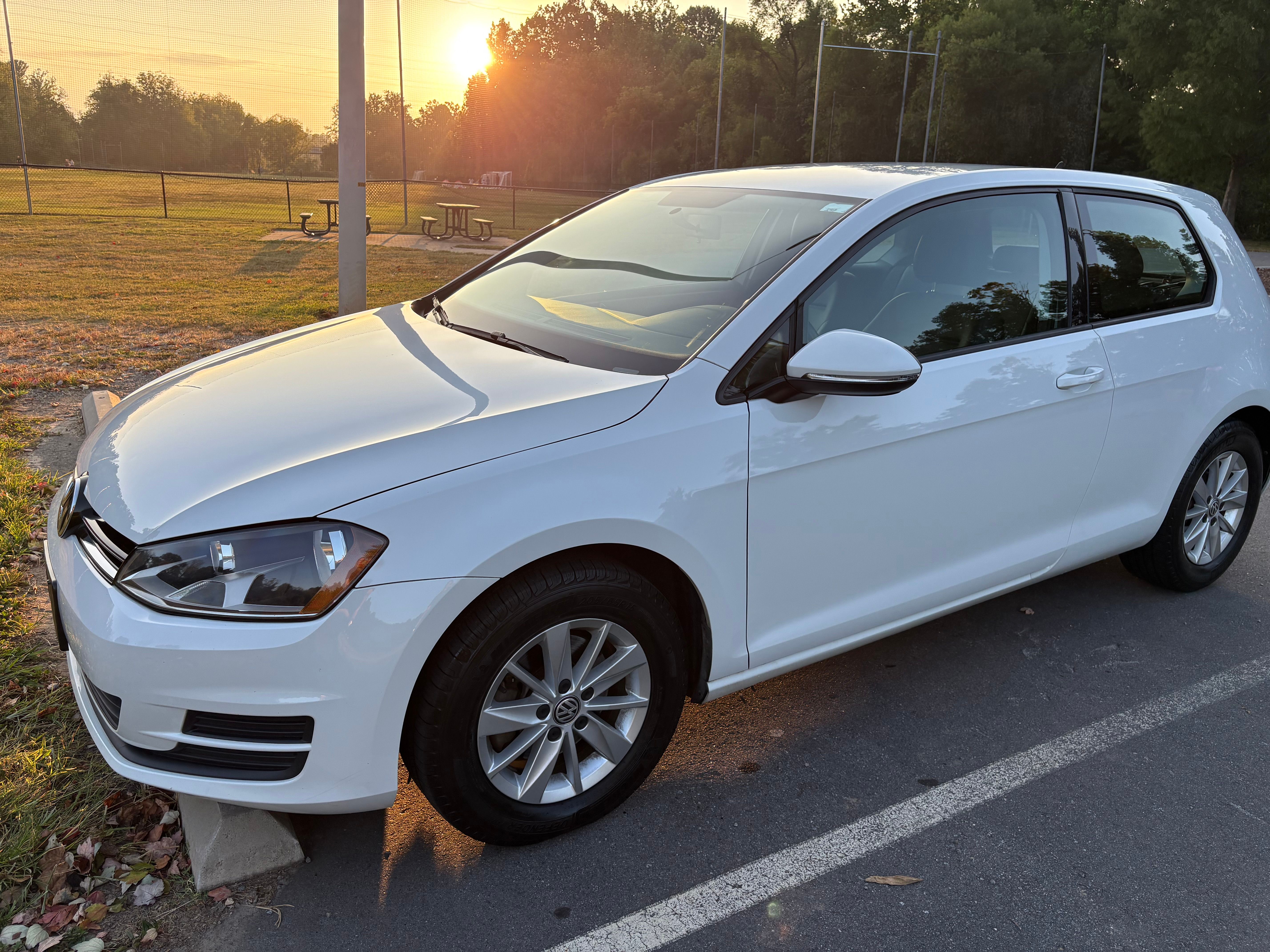 Used 2015 Volkswagen Golf S FWD image 2