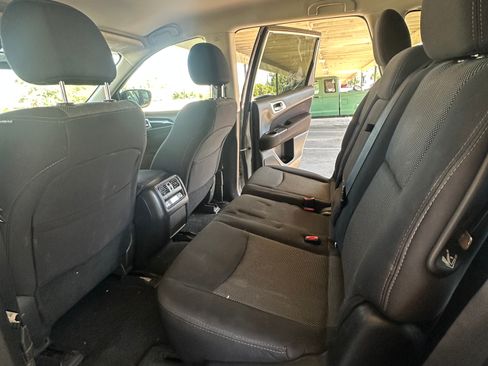 Used 2017 Nissan Pathfinder SV FWD image 10