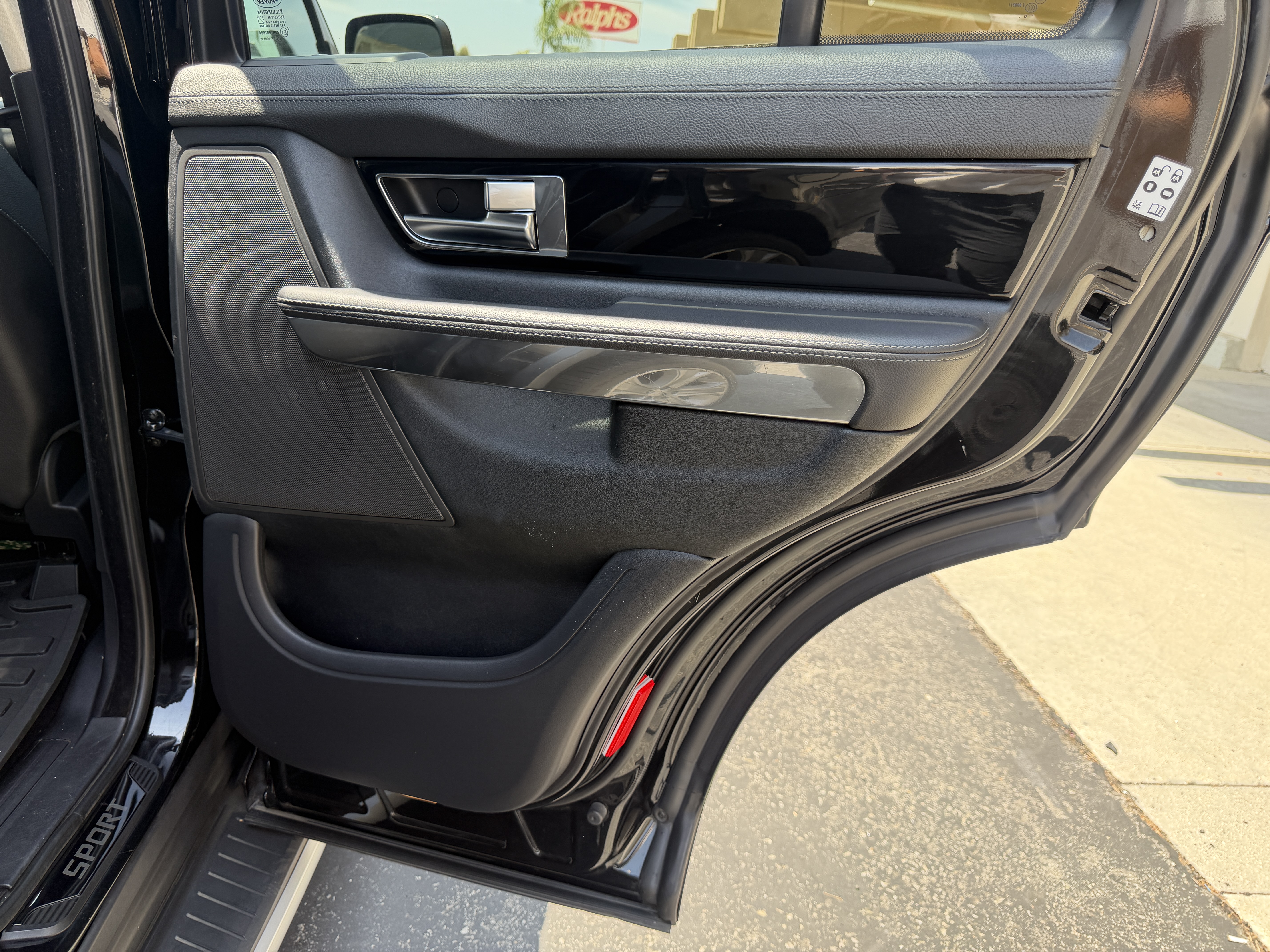 Used 2011 Land Rover Range Rover Sport HSE AWD/4WD image 15