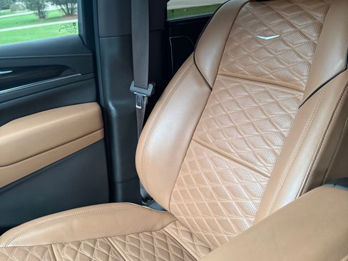 Used 2021 Cadillac Escalade Sport w/ Driver Assist Tech Package image 21