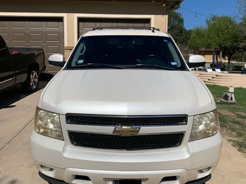Used 2007 Chevrolet Suburban LT w/ LT Preferred Equipment Group image 4