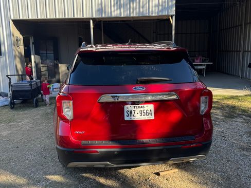 Used 2022 Ford Explorer XLT w/ Equipment Group 202A image 1