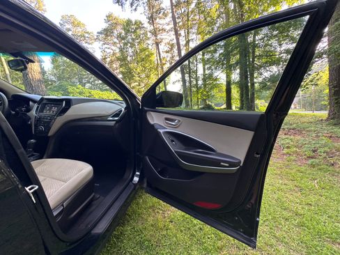 Used 2018 Hyundai Santa Fe Sport w/ 2.4L Value Package 02 FWD image 16