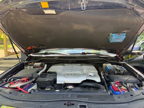 Used 2013 Toyota Land Cruiser image 12