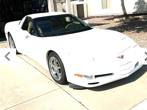 Used 1999 Chevrolet Corvette Coupe w/ Memory Pkg image 1