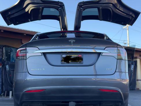 Used 2017 Tesla Model X 100D image 2