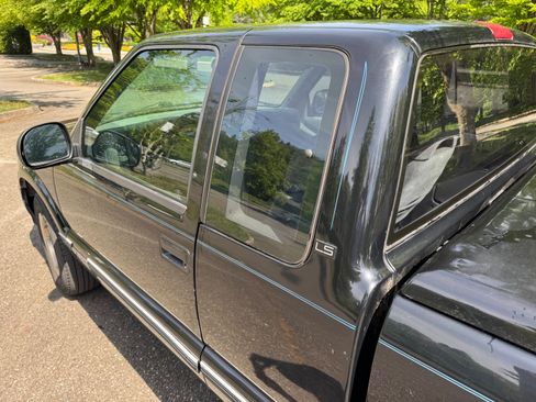 Used 1995 Chevrolet S10 Pickup LS RWD image 9
