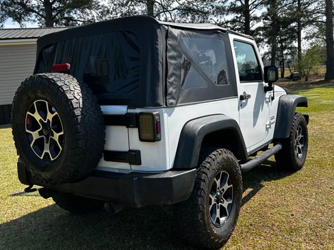 Used 2016 Jeep Wrangler Sport w/ Connectivity Group AWD/4WD image 24