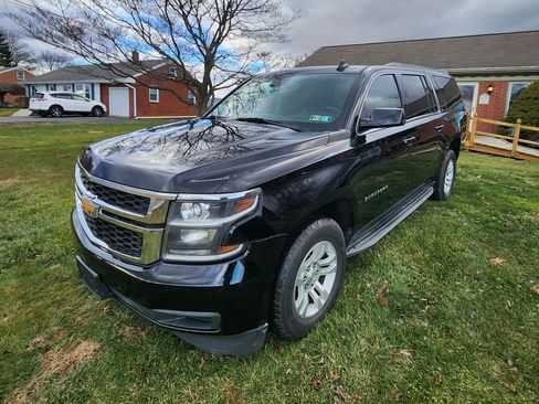 Used 2017 Chevrolet Suburban LT image 1