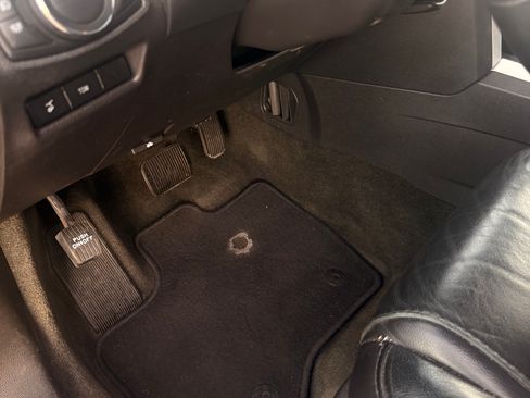 Used 2013 Ford Explorer XLT image 25