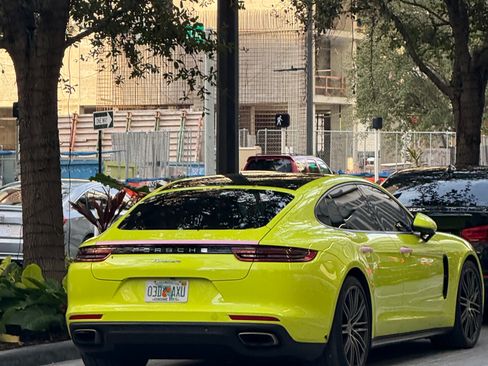 Used 2019 Porsche Panamera 4 image 7