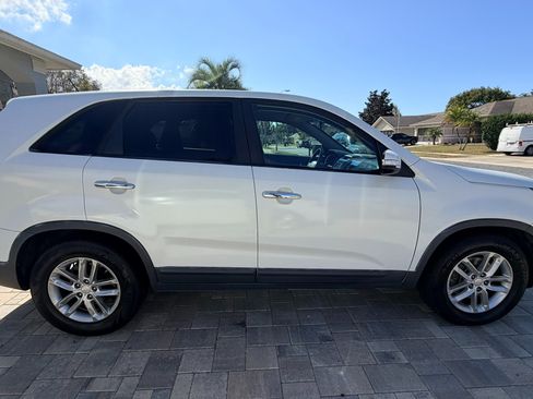 Used 2015 Kia Sorento LX image 5