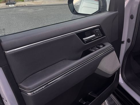 Used 2024 GMC Sierra EV Denali image 11