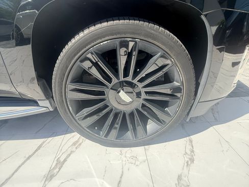 Used 2015 Cadillac Escalade Luxury AWD/4WD image 10