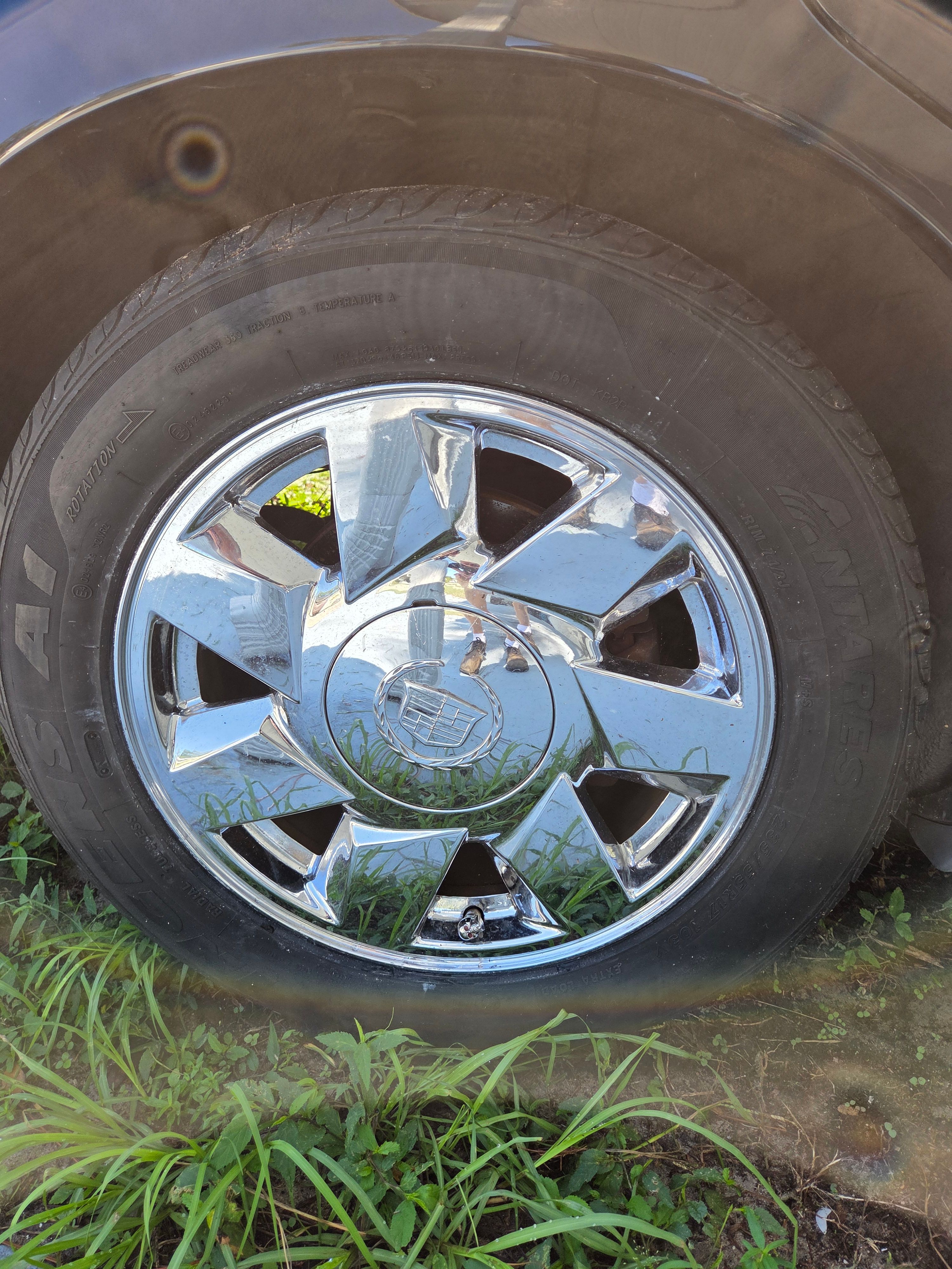 Used 2002 Cadillac De Ville DTS w/ Premium Equipment Pkg FWD image 15