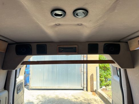 Used 2003 Chevrolet Express 1500 Van 3D w/ Preferred Equipment Group 4 image 21