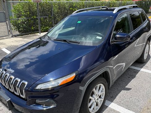 Used 2016 Jeep Cherokee Latitude FWD image 4
