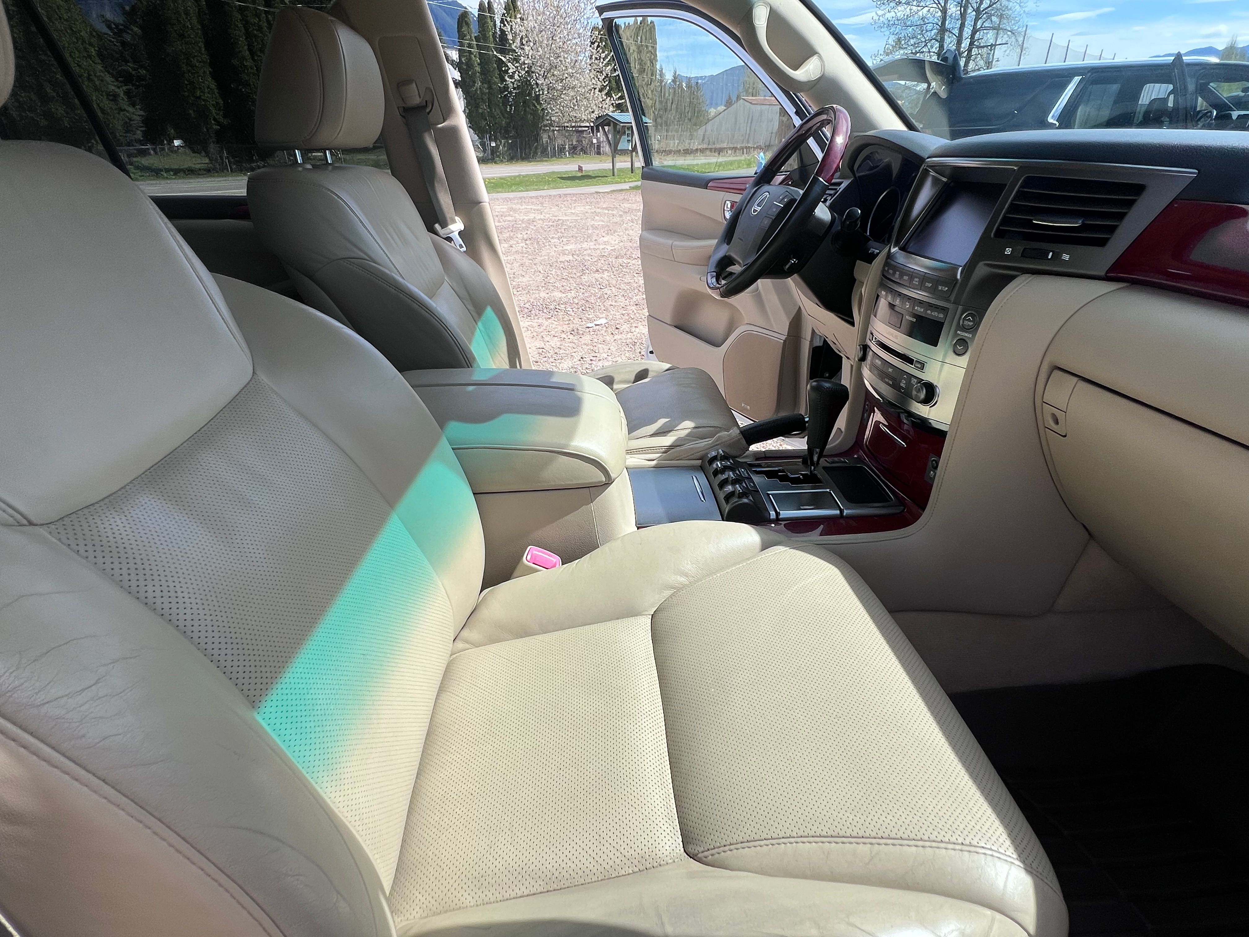 Used 2010 Lexus LX 570 4WD image 16