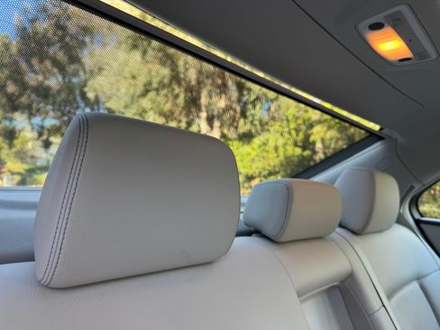 Used 2014 Mercedes-Benz E 350 Sedan image 27