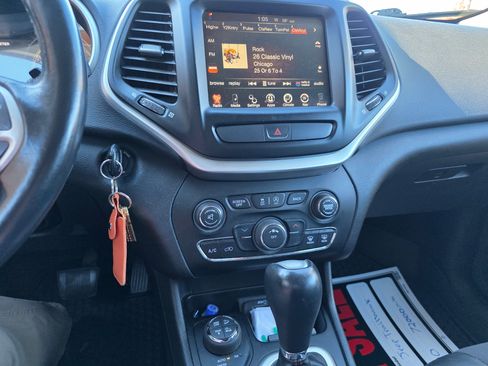 Used 2016 Jeep Cherokee Trailhawk w/ Trailer Tow Group image 13