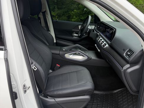 Used 2024 Mercedes-Benz GLS 450 4MATIC image 16