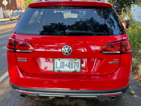 Used 2017 Volkswagen Golf Alltrack SE image 4
