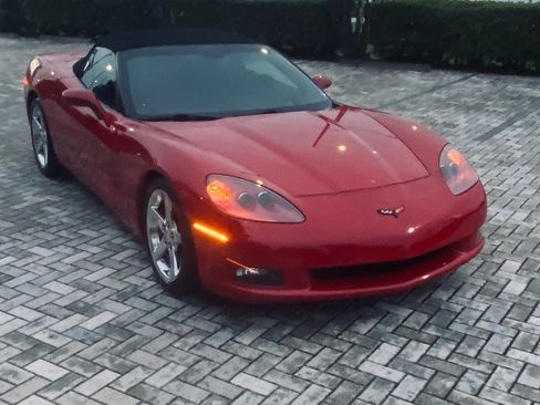 Used 2005 Chevrolet Corvette Convertible w/ Preferred Equipment Group image 1