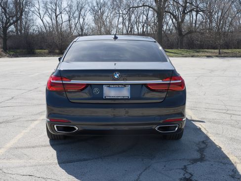 Used 2017 BMW 740i xDrive image 10