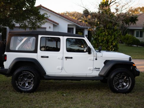 Used 2018 Jeep Wrangler Unlimited Sport image 5