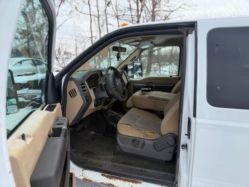 Used 2012 Ford F250 XLT w/ Snow Plow Prep Pkg image 10
