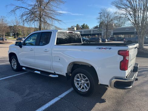 Used 2020 Chevrolet Silverado 1500 LT w/ Trailering Package image 2