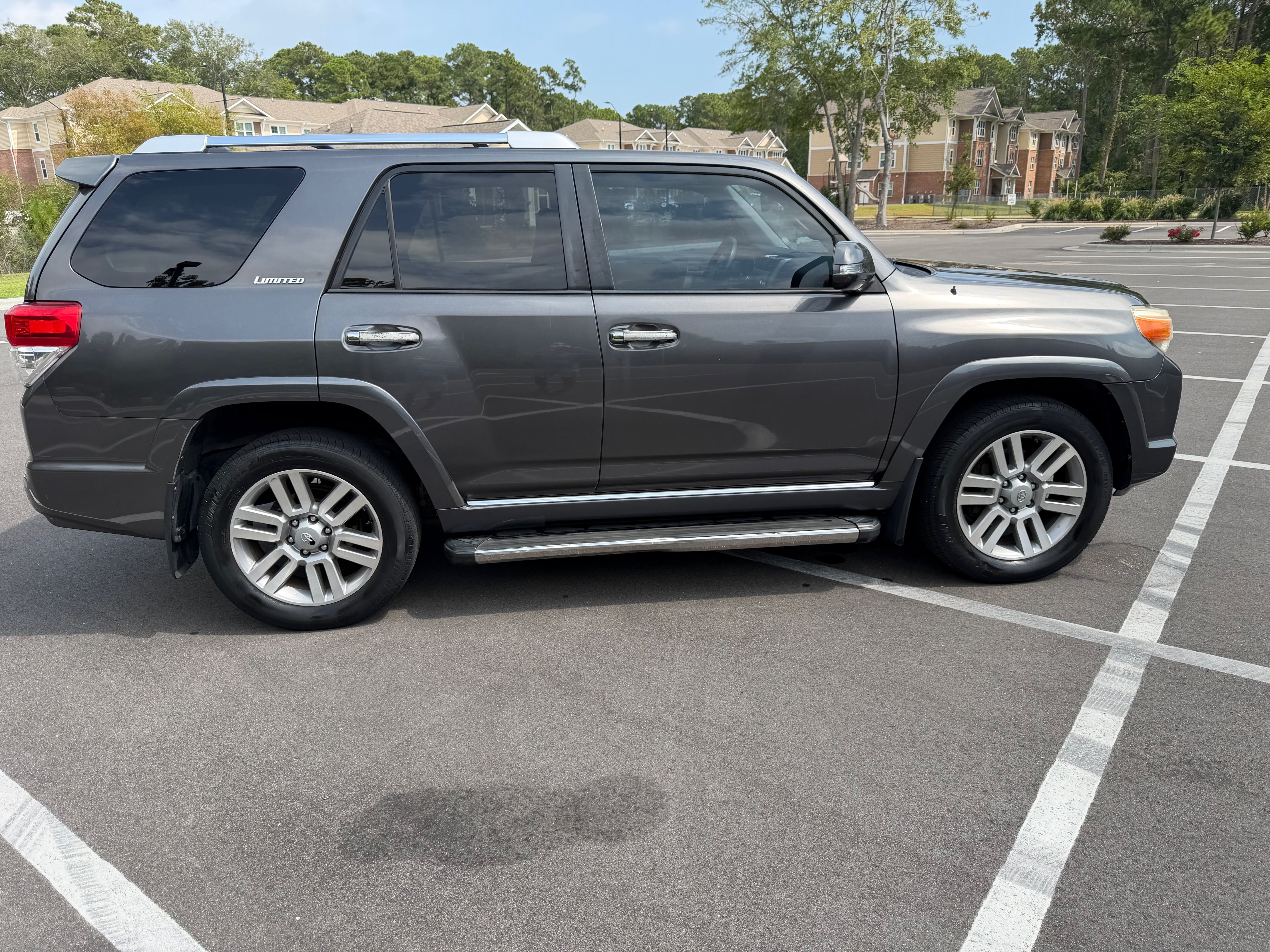 Used 2011 Toyota 4Runner Limited AWD/4WD image 4